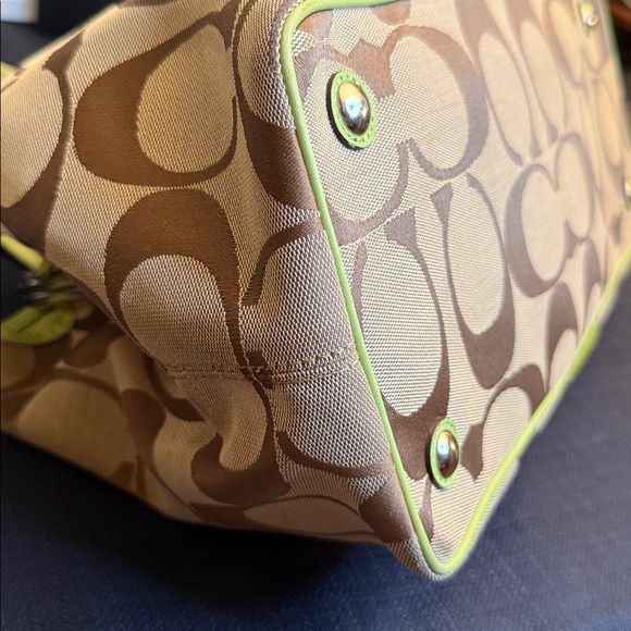 EUC Coach Signature Stripe Kisslock Tote Beige/Lime Green J0969-F13533 - Picture 6 of 15